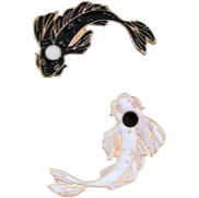 <notranslate>A Brooch Set Of 2 In Enamel Cartoon Koi Fish Pattern For Clothing</notranslate>