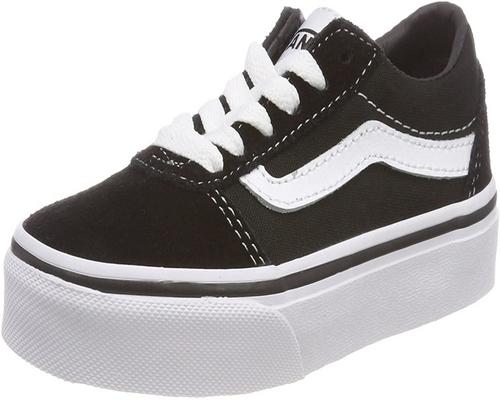 une Paire De Baskets Vans