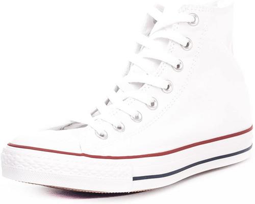 une Paire De Basket Converse Chuck Taylor All Star Core Hi