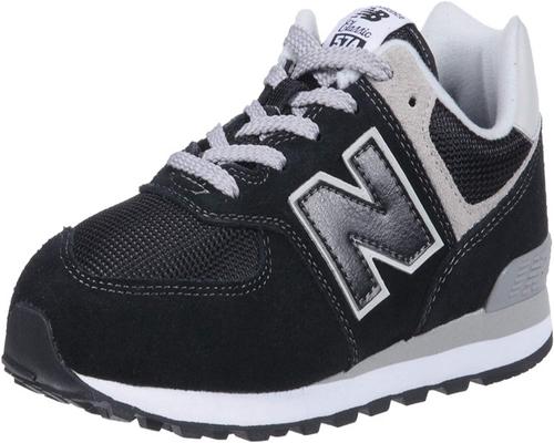 une Paire De Baskets New Balance 574