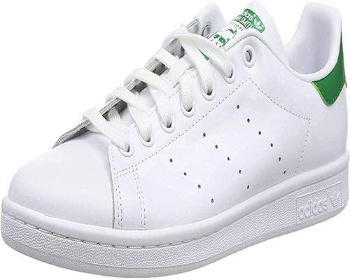 une Paire De Basket Adidas Stan Smith