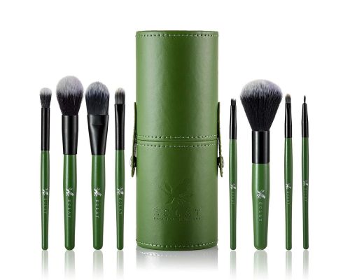 Un Kit de 8 pinceaux à maquillage avec étui 