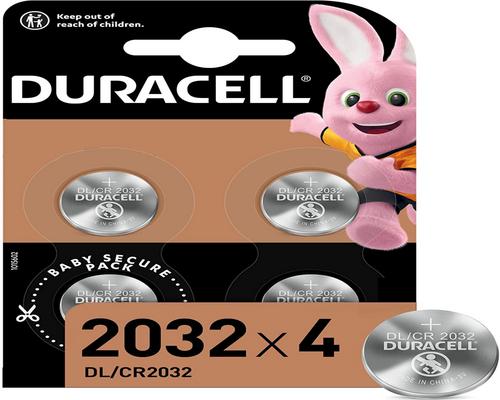 una batería de botón de litio Duracell 2032 de 3 V