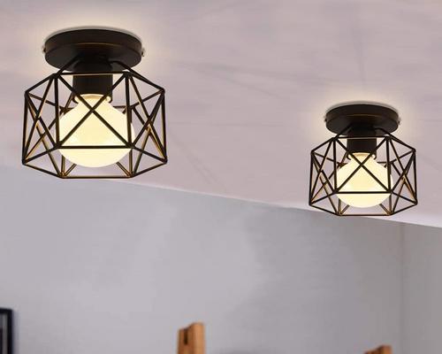 een Idegu-plafondlamp met 2 industriële metalen vierkante kooien