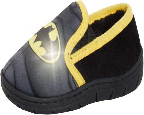 Un paio di pantofole luminose di Batman per ragazzi in caldo pile