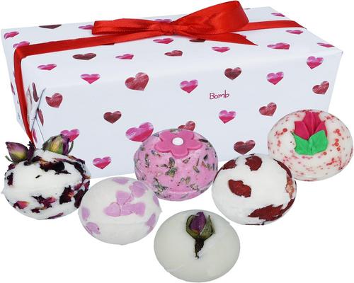 una scatola da bagno Bomb Cosmetics