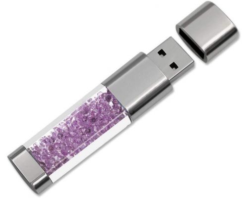 Uma chave USB Crystal de 32 GB