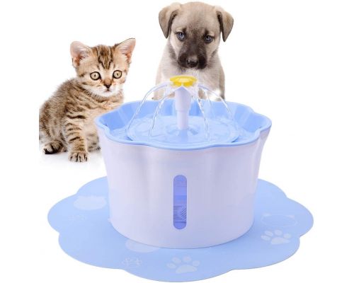 Una fontana d&#39;acqua + tappetino per cane e gatto